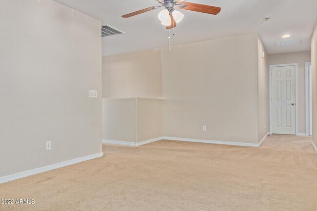 Building Photo - Beautiful 5 bedroom, 3 bathroom home in Surprise AZ