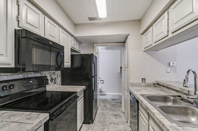 Building Photo - 18240 Midway Rd
