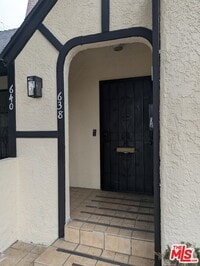 Building Photo - 640 N Poinsettia Pl