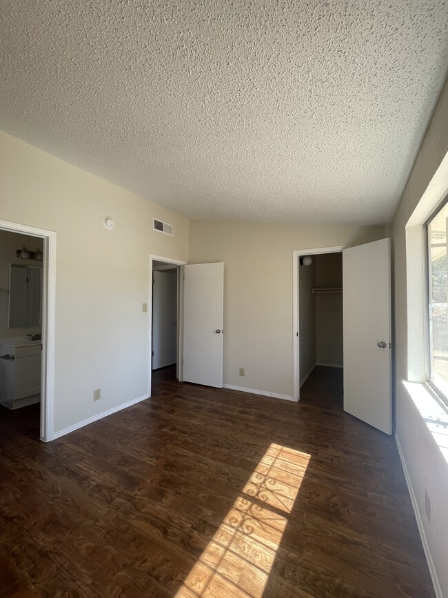 Building Photo - 1540 Raphael Cir