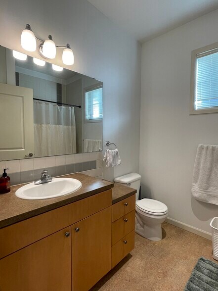 Building Photo - 124 Bellevue Ave E