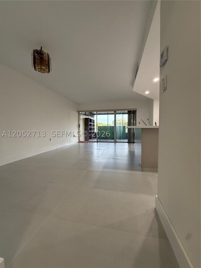 Building Photo - 14293 Kendale Lakes Dr