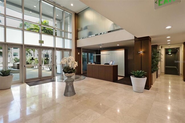 Building Photo - 400 4th Ave S