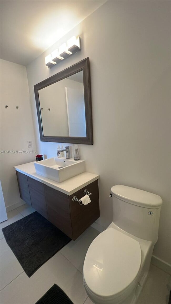 Building Photo - 1010 SW 2nd Ave