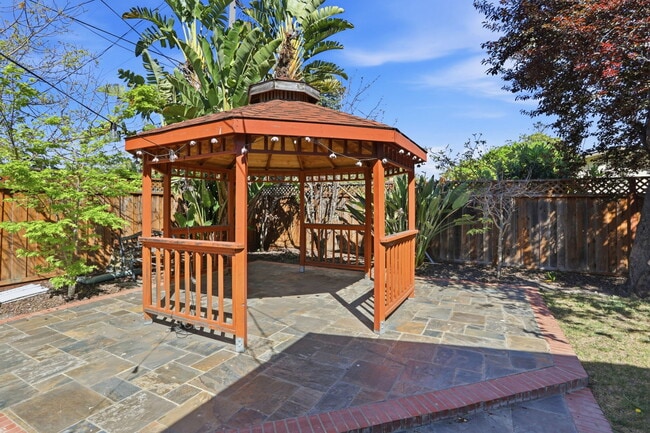 Building Photo - 933 Barstow Ct