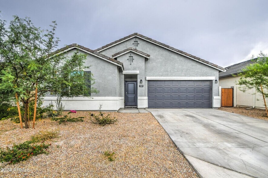 Primary Photo - 1157 W Paradise Wy