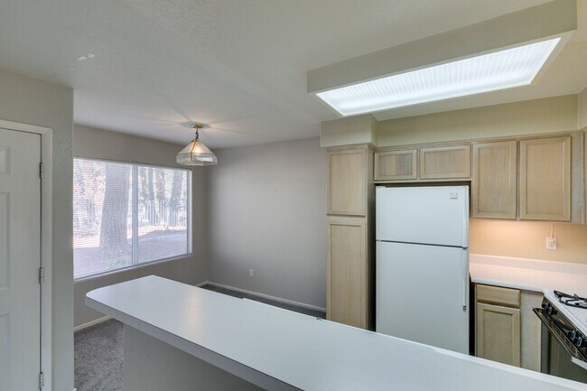 Building Photo - Ground Floor Condo for Rent