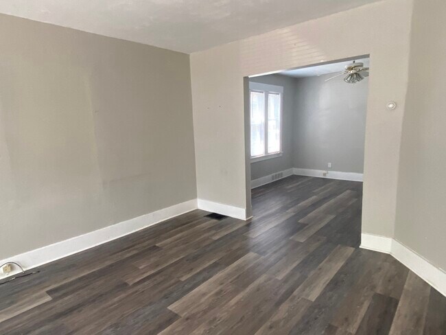 View to roomy dining room - 2622 Tilbury Ave