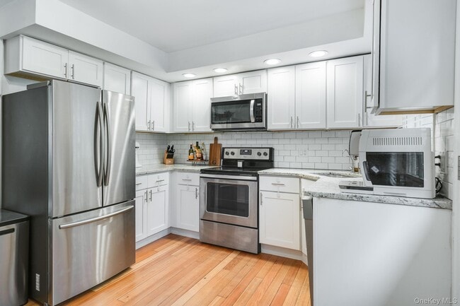 Building Photo - 14 Sylvan Dr