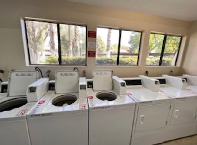 Building Photo - Lovely 1BR condo with Mountain View - Pool, Spa & Tennis