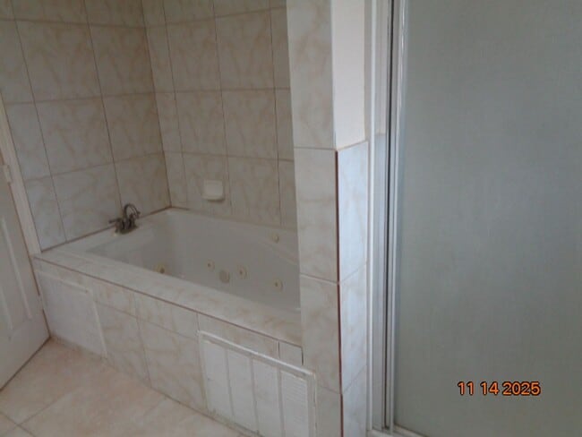 Building Photo - Sprawling and Spacious 8-acre Ranch Home