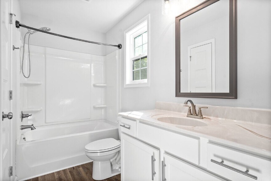 Building Photo - 960 Charlotte St