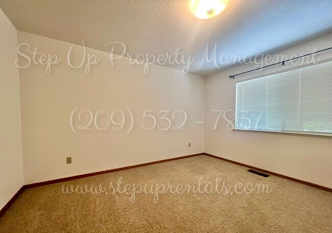 Building Photo - 96 S Norlin St
