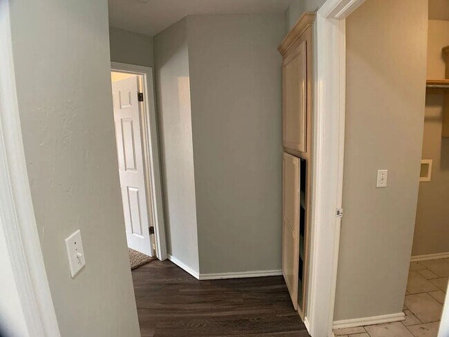 Building Photo - Spacious 4-Bedroom Home | Fenced Yard & 2-Car Garage