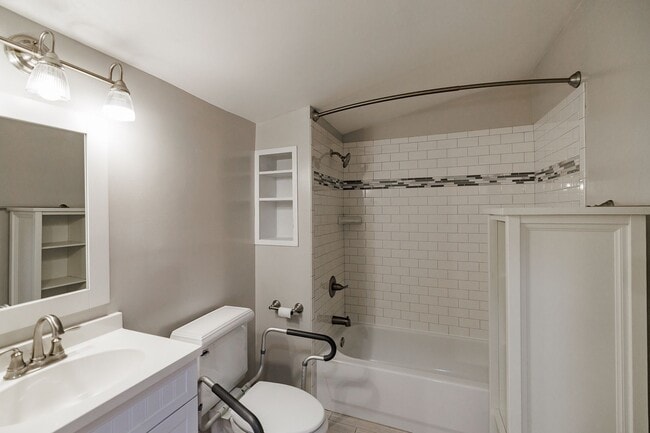 Building Photo - 2121 Simonton Bridge Rd