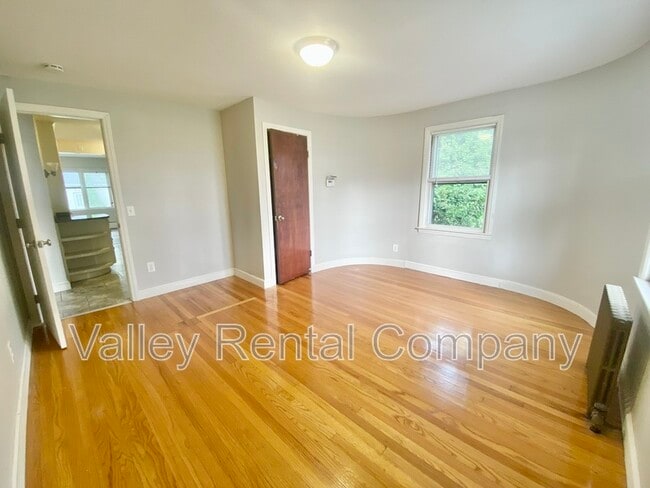 Building Photo - 72 Lyman St