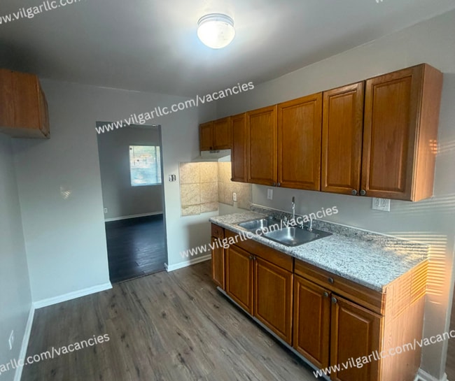 Building Photo - Very spacious • 3 Bedroom • 1 Bathroom Home.
