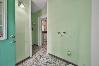 Building Photo - 606 Granberry St