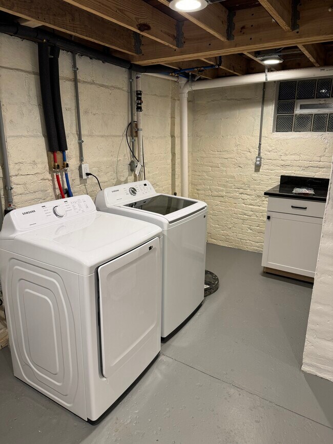 Building Photo - 1612 N Star Ave