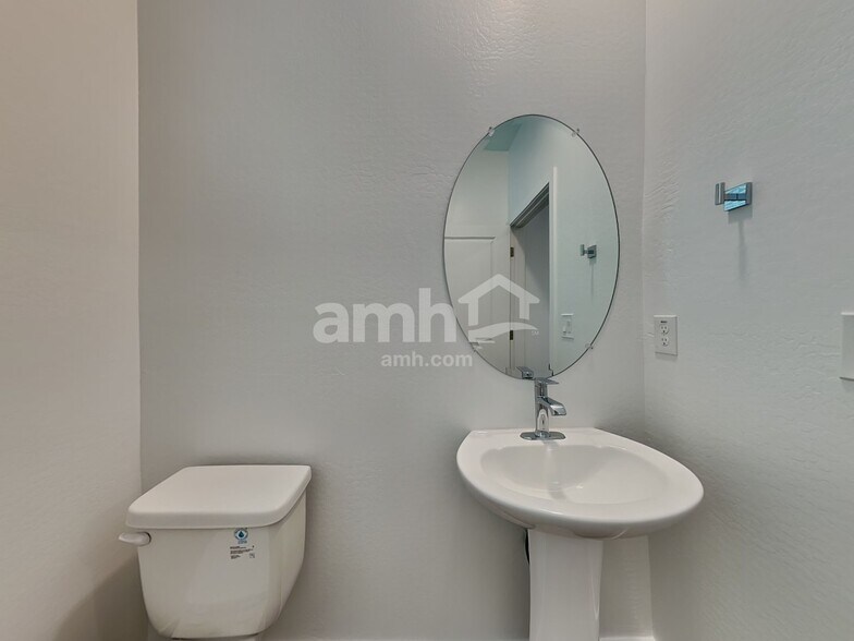 Building Photo - 9754 W Luxton Ln