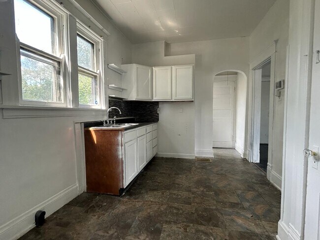 Building Photo - 110 E Galbraith Rd