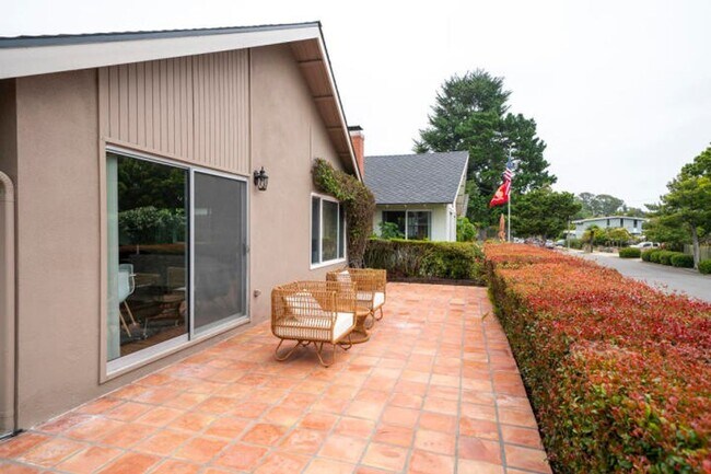 Building Photo - Mesa Home With Ocean Views