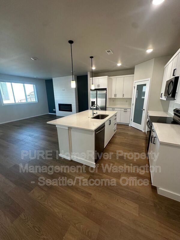 Building Photo - 18201 35th Ave Ct E