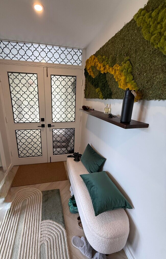 Building Photo - 200 W Camino Real