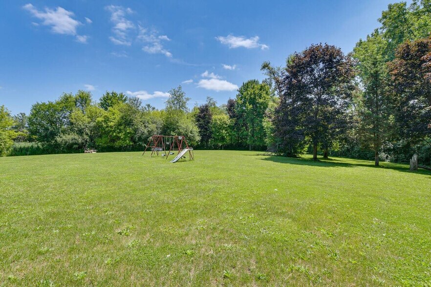 Building Photo - 7 Creekside Ln