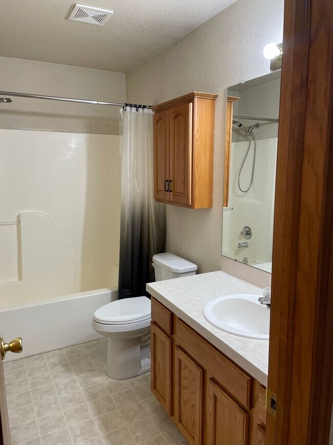 Building Photo - Beautiful 3 Bed 2.5 Bath Home in Milliken, Huge Corner Lot, Fenced Yard & Unfinished Basement