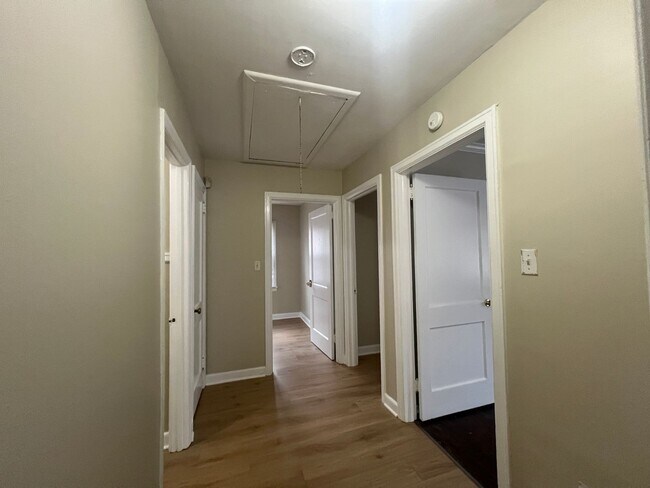 Building Photo - 831 S Dalton St