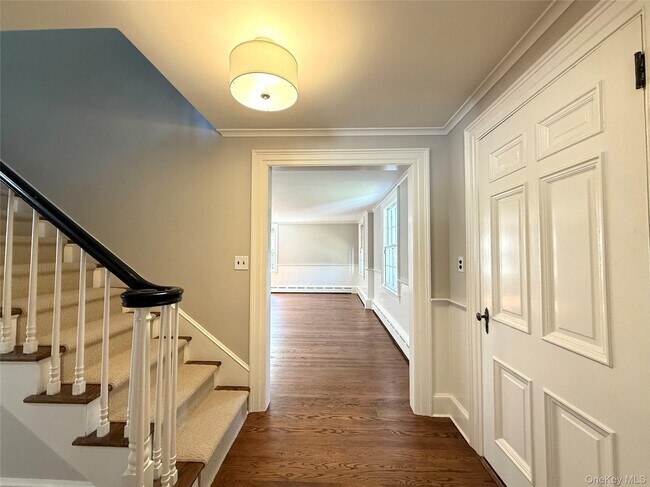 Building Photo - 35 La Rue Dr