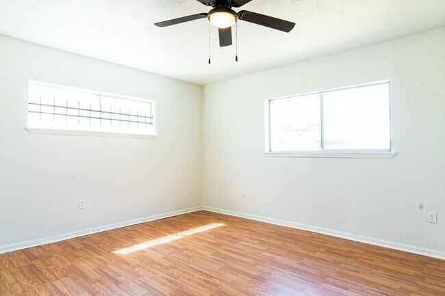 Building Photo - 4918 Leffingwell St