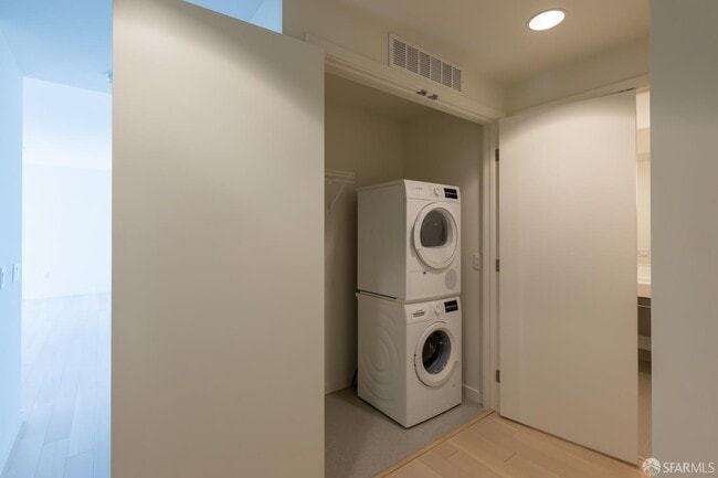 Building Photo - 52 Innes Ct