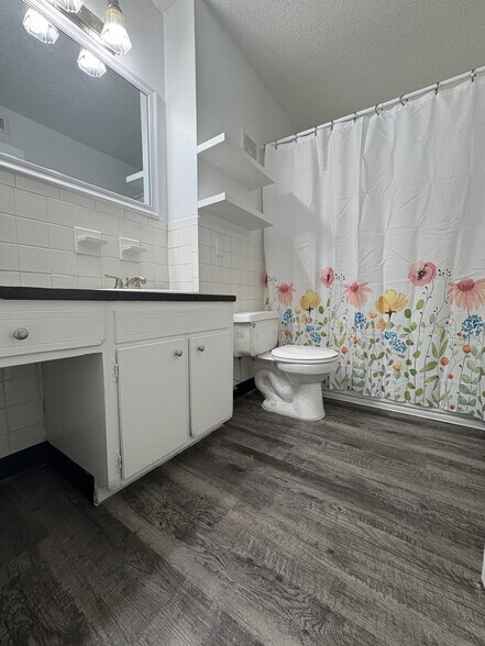 Building Photo - 1005 Hickory Hill Ln