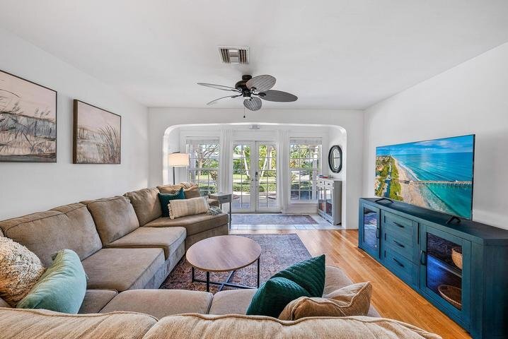 Building Photo - 381 Zenith Ln