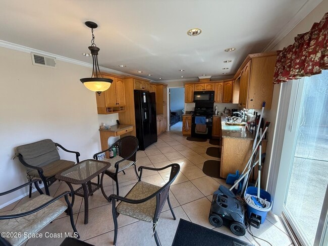 Building Photo - 1153 Belaire Dr