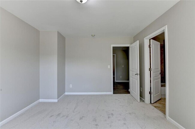 Building Photo - 4805 Shelbourne Dr