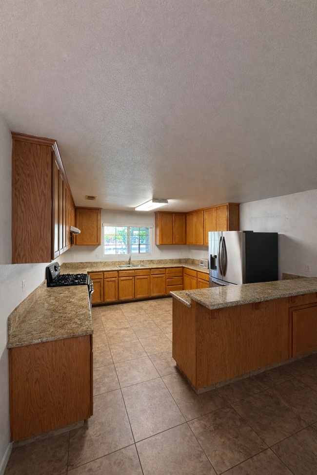 Building Photo - 107 S Cottage St