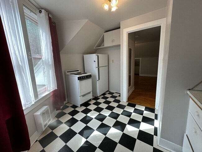 Building Photo - L986