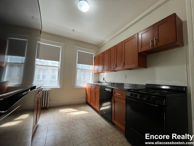 Building Photo - 1626 Commonwealth Ave