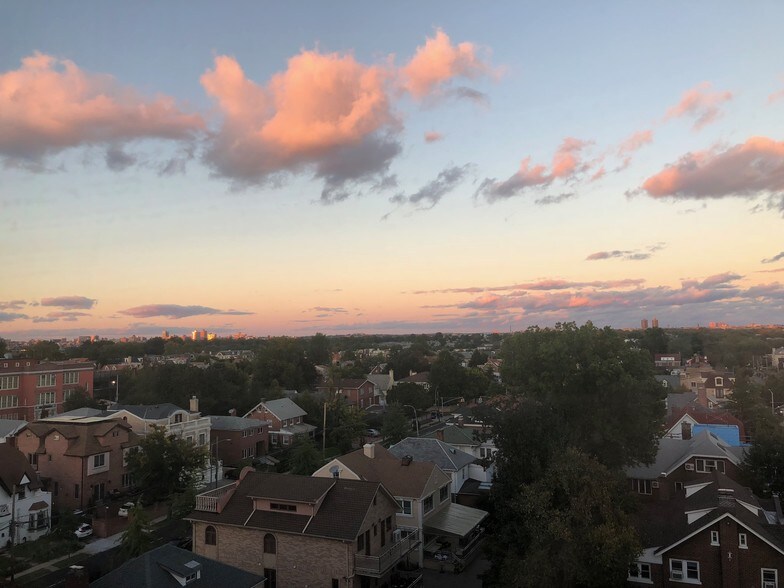 sundown - 69-45 108th St