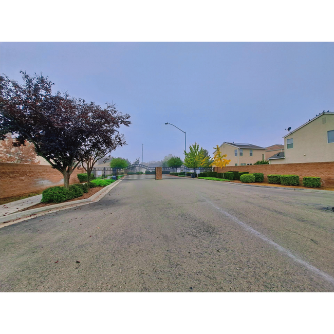 Building Photo - Single-Level 2BR Home with 2-Car Garage!