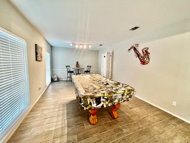 Building Photo - 550 Westoak