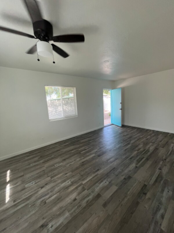 Building Photo - 920 E Montebello Ave