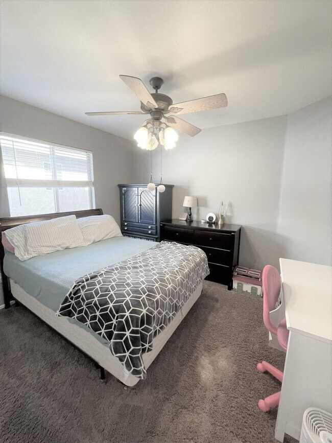 Building Photo - Desirable Old School Housing Community 3 bed x 2.5 Bath 2411 Sqft - Gated Community!!!