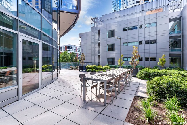 Building Photo - John Ross - 8th floor south waterfront stu...