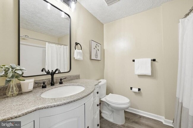 Building Photo - 7619 Nutwood Ct