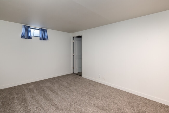 Building Photo - 3011 W Dalke Ave
