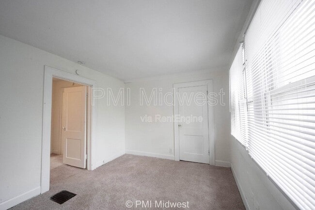 Building Photo - 1331 W 34th St